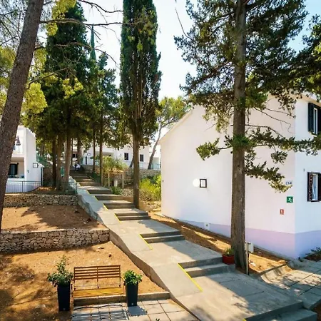 Lumbarda Resort Apartments 아파트